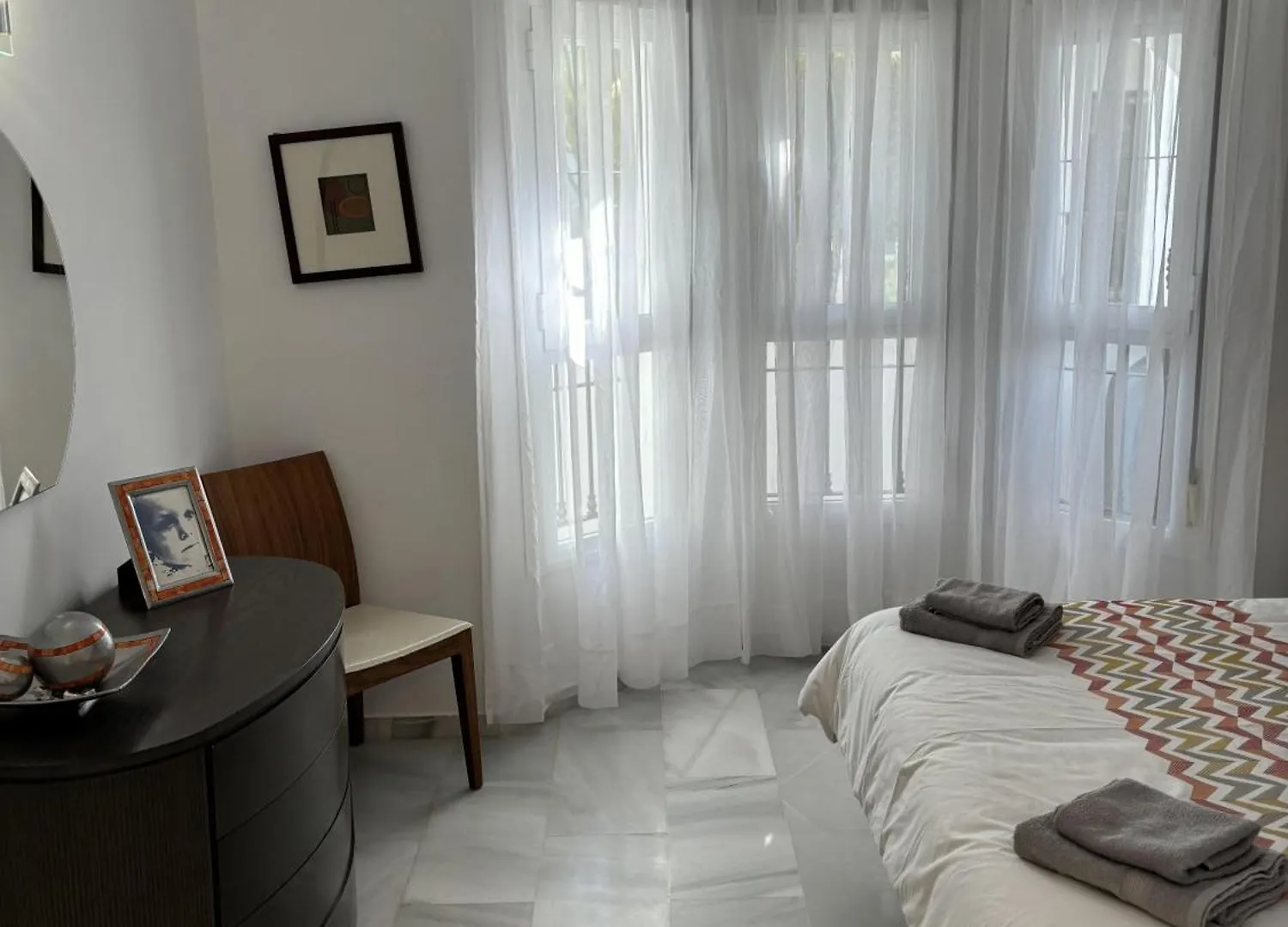 Impeccable 3-Bed Apartment In Marbella Spanien